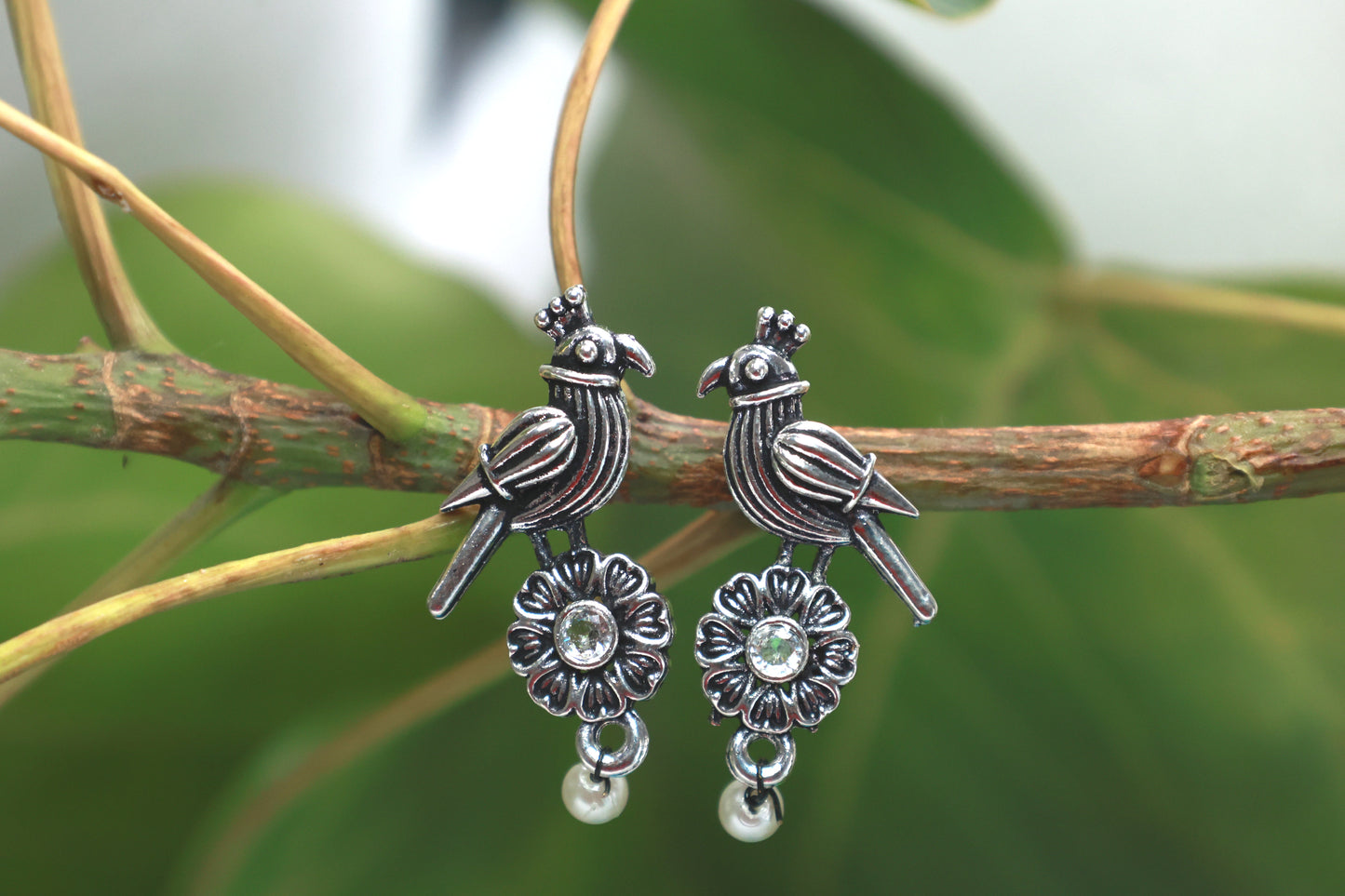 Classic Earring with Oxidised Plating White