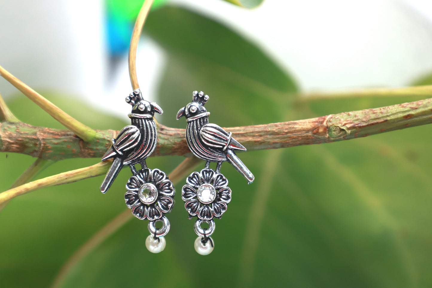 Classic Earring with Oxidised Plating White